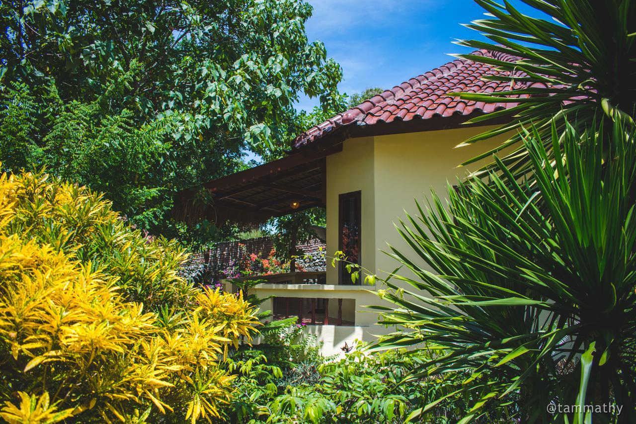 Bara Beach Bungalows Bira Luaran gambar